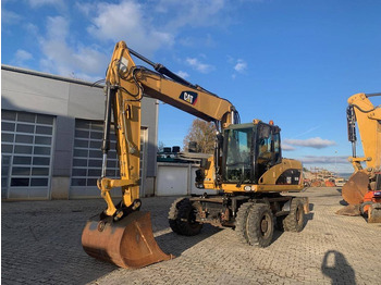 Grävmaskin på däck CATERPILLAR M316D