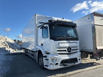 Lastbil med skåp MERCEDES-BENZ Actros