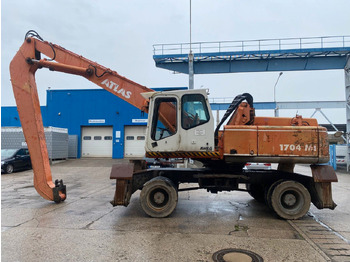 Grävmaskin på däck ATLAS