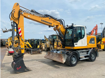 Grävmaskin på däck LIEBHERR A 914