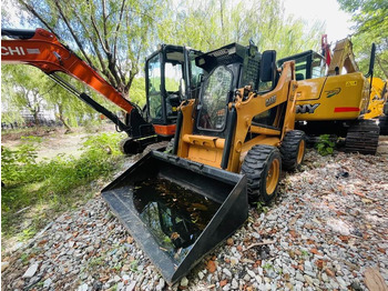 Kompaktlastare/ Slirstyrda lastare CASE