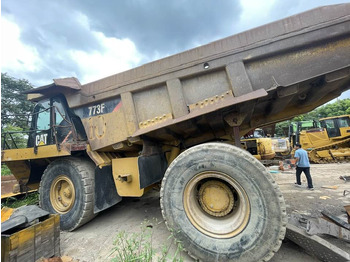 Terränggående truck CATERPILLAR