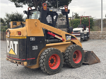 Kompaktlastare/ Slirstyrda lastare FIAT HITACHI 226BHF: bild 3 Kompaktlastare/ Slirstyrda lastare FIAT HITACHI 226BHF: bild 3