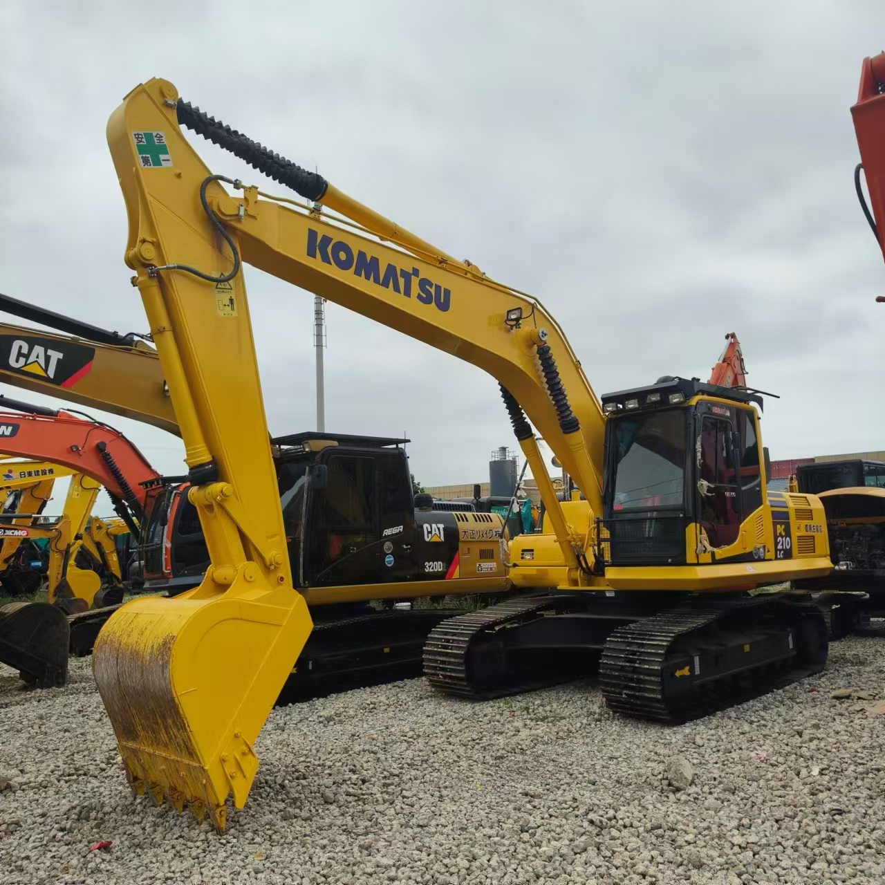 Bandgrävare KOMATSU PC210