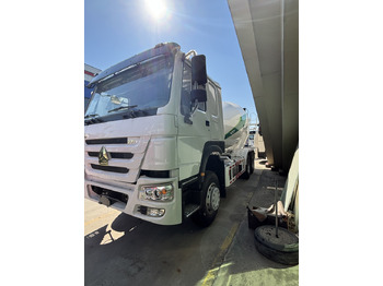 Betongbil SINOTRUK HOWO