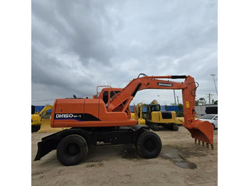 Grävmaskin på däck DOOSAN DH150W