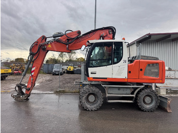 Grävmaskin på däck LIEBHERR A 916