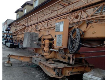 Självresande tornkran LIEBHERR