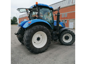 Traktor NEW HOLLAND