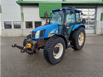 Traktor NEW HOLLAND T5050