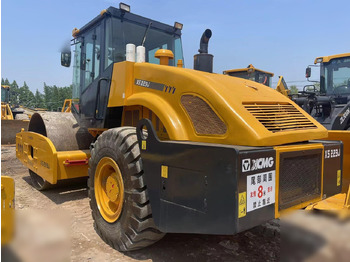 Kompaktor XCMG XS223J