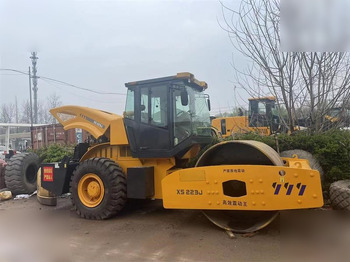 Kompaktor XCMG XS223J