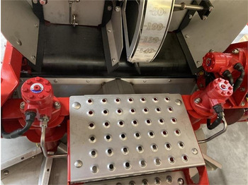 Sand-/ Saltspridare för Utility/ Specialfordon Bredal SGS 2000 Inkl. Lysanlæg, sold og rullepresenning: bild 4 Sand-/ Saltspridare för Utility/ Specialfordon Bredal SGS 2000 Inkl. Lysanlæg, sold og rullepresenning: bild 4