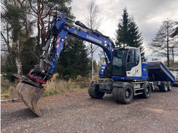 Grävmaskin på däck LIEBHERR A 914