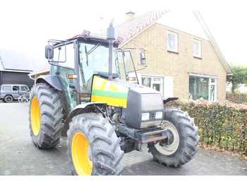 Traktor VALTRA 900