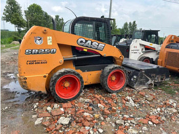 Kompaktlastare/ Slirstyrda lastare CASE