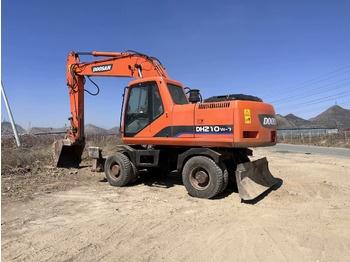 Grävmaskin på däck DOOSAN DH210W-7