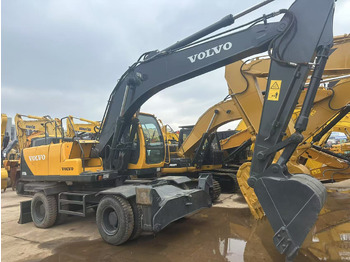 Grävmaskin på däck VOLVO