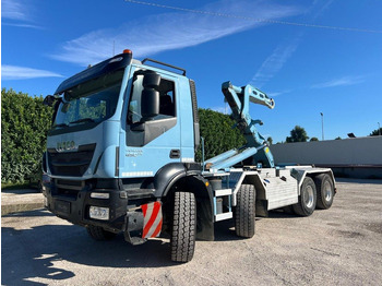 Lastväxlare lastbil IVECO Trakker