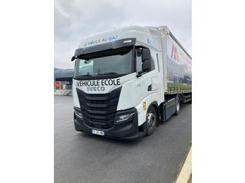 Dragbil IVECO S-WAY