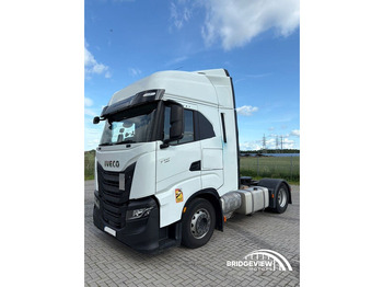 Dragbil IVECO S-WAY