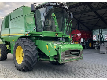 Skördetröska JOHN DEERE T560