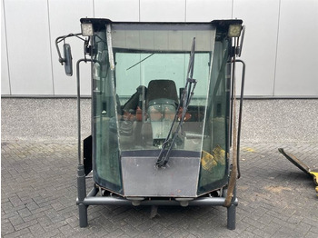 Hytt och interiör NEW HOLLAND