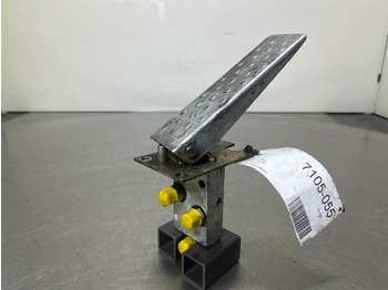 Hytt och interiör för Byggmaskiner Terex TW150-Atlas 6049419/6047885-Gas pedal: bild 5 Hytt och interiör för Byggmaskiner Terex TW150-Atlas 6049419/6047885-Gas pedal: bild 5