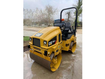 Asfaltvält CATERPILLAR