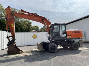 Grävmaskin på däck HITACHI ZX210W