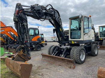 Grävmaskin på däck TEREX