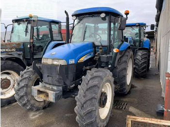 Traktor NEW HOLLAND TD5