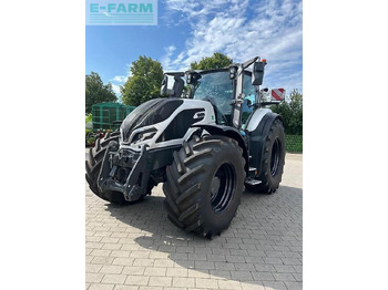 Traktor VALTRA