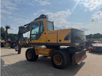 Grävmaskin på däck VOLVO EW180