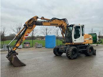 Grävmaskin på däck LIEBHERR A 314