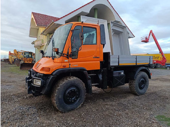 Lastbil UNIMOG U400
