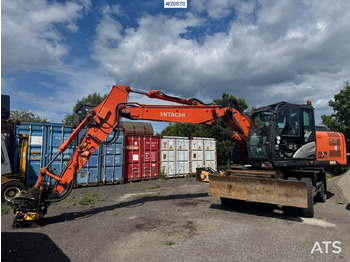 Grävmaskin på däck HITACHI ZX140W-5