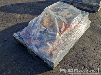 Entreprenadutrustning Pallet of Hand Tools, Cables, Saws, Stapler, Blades: bild 2