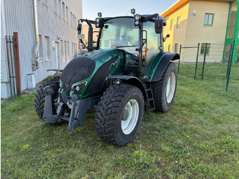 Traktor VALTRA A114