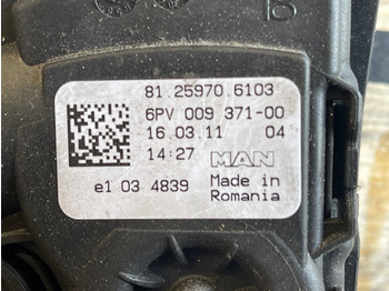 Hytt och interiör för Lastbil MAN GAS PEDAL 81.25970-6103: bild 3 Hytt och interiör för Lastbil MAN GAS PEDAL 81.25970-6103: bild 3