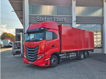 Dryckestransport lastbil IVECO