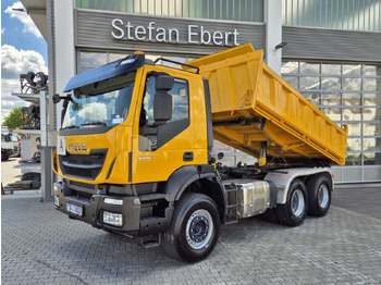 Tippbil lastbil IVECO Trakker