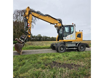 Grävmaskin på däck LIEBHERR A 918