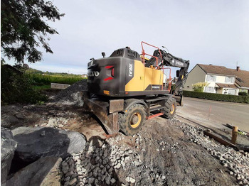 Grävmaskin på däck VOLVO EW160E