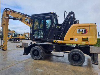 Grävmaskin på däck CATERPILLAR MH3024