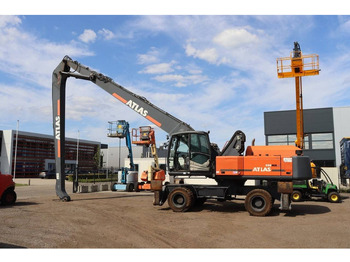 Grävmaskin på däck ATLAS