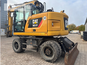 Grävmaskin på däck CATERPILLAR