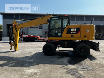 Grävmaskin på däck CATERPILLAR M318F