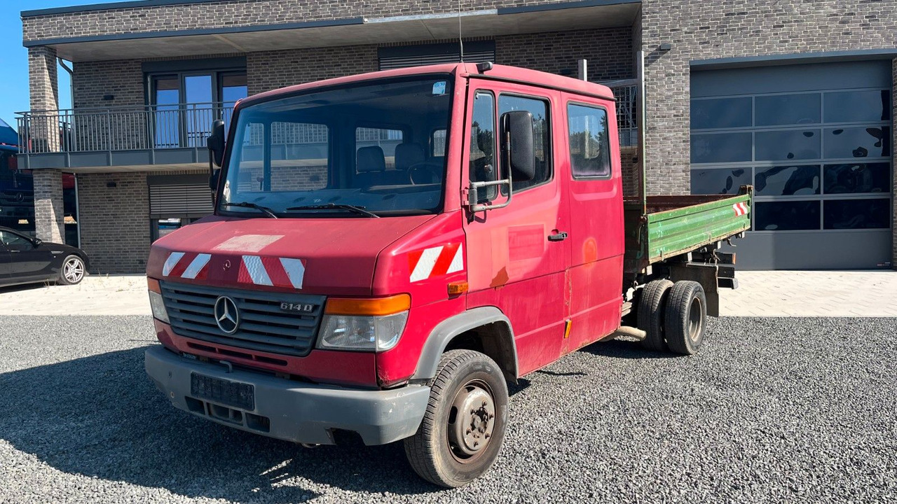 Mercedes-Benz Vario 614 DK Kipper Doka Mercedes-Benz Vario 614 DK Kipper Doka - Transportbil med tippflak, Dubbelhytt transportbil: bild 2 Mercedes-Benz Vario 614 DK Kipper Doka Mercedes-Benz Vario 614 DK Kipper Doka - Transportbil med tippflak, Dubbelhytt transportbil: bild 2