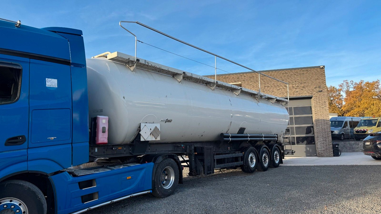 Spitzer SK 2760 CAL GGVS 60m³ Kippsilo - Bulktrailer: bild 1 Spitzer SK 2760 CAL GGVS 60m³ Kippsilo - Bulktrailer: bild 1